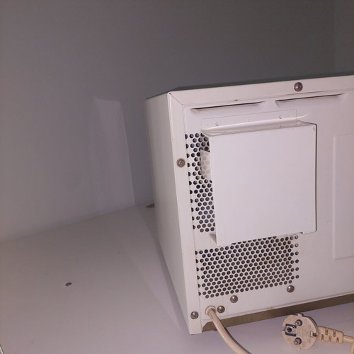 Microwave oven used in excellent condition
