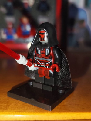 Φιγούρα Darth Revan σαν καινούργια με βάση, κάπα, κουκούλα και lightsaber