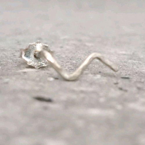 Silver minimal 925 studs like new with organic line design
