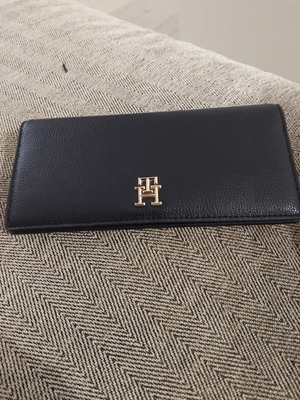 Tommy Hilfiger δερμάτινο πορτοφόλι σαν καινούργιο, μαύρο