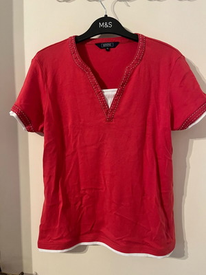 Red T-shirt size 14 like new with white details Maine