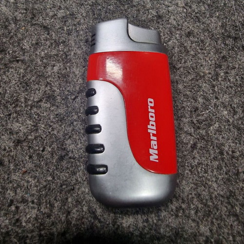 Marlboro collectible lighter like new