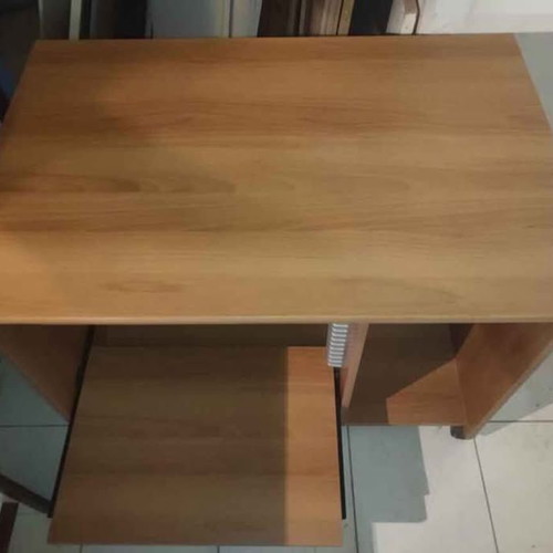 Computer desk like new with folding shelves and wheels