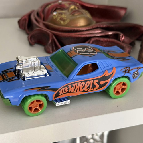 Kinder Easter 2026 Maxi Hot Wheels car like new