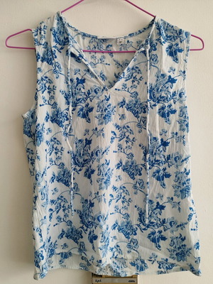 Vila Women's Top XS White Blue Sleeveless like new