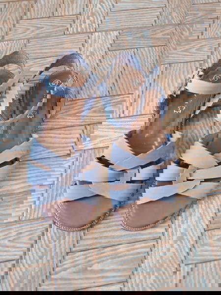 Γυναικεία δερμάτινα φλατ σανδάλια Envie Shoes
