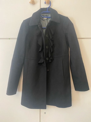 Black coat size S with lining defect