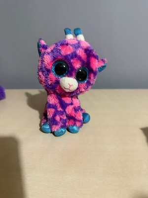 Authentic TY Beanie Boos giraffe like new small size