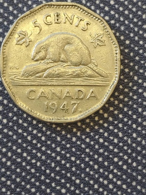 Canadian Maple Leaf coin 1947 used, 5 cents nickel