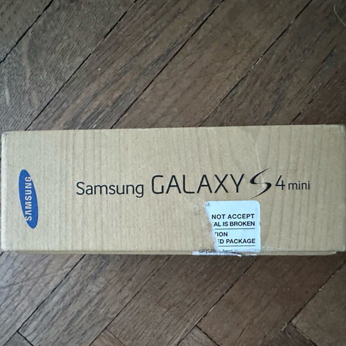 Κουτί και θήκη Samsung Galaxy S4 mini μεταχειρισμένα