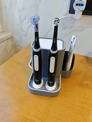 Oral-B iO βάση για οδοντόβουρτσες με διπλή βάση φόρτισης