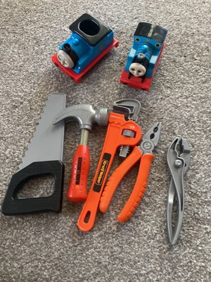 Toy set used, assorted pieces