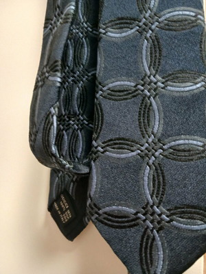 Gucci tie like new, original, 100% silk