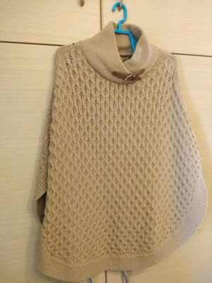 Poncho like new, beige, size small/medium, made in Spain