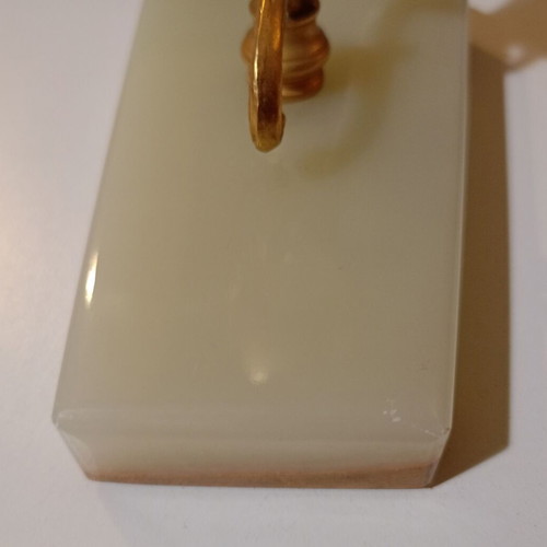 Decorative onyx with bronze used