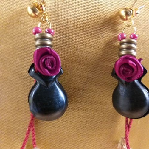 Castanets earrings stud with burgundy red roses
