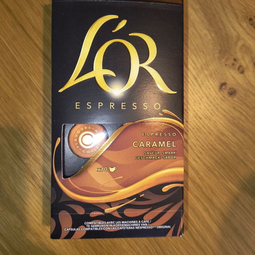 Nespresso coffee machine with milk frother and LOR capsule pack like new
