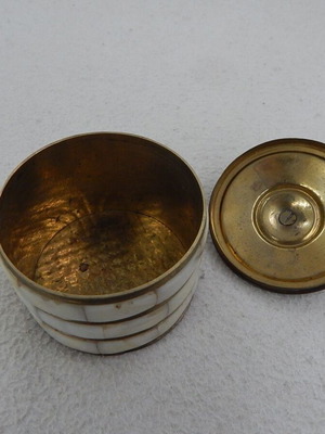 Old bronze decorative box, 7 cm diameter