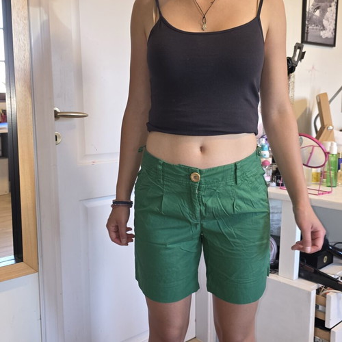 Attrattivo green shorts size XS like new