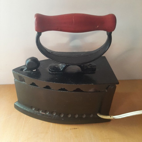 Charcoal Iron lamp like new, vintage decoration