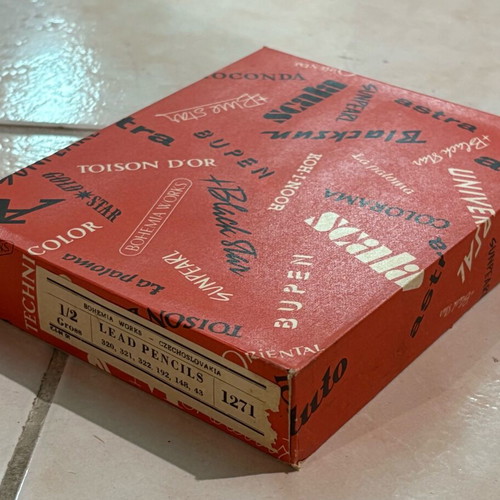 Vintage box with 72 pencils from the 90s, like new