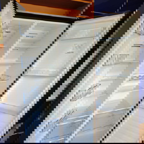 Ψυγείο ντουλάπα Hisense μεταχειρισμένο, A++ No Frost, άριστη κατάσταση