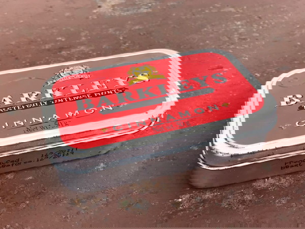 Μεταλλικό κουτί κόκκινο Barkleys από καραμέλες κανέλας. 2011 άδειο κουτί μέντες. Mints tin box