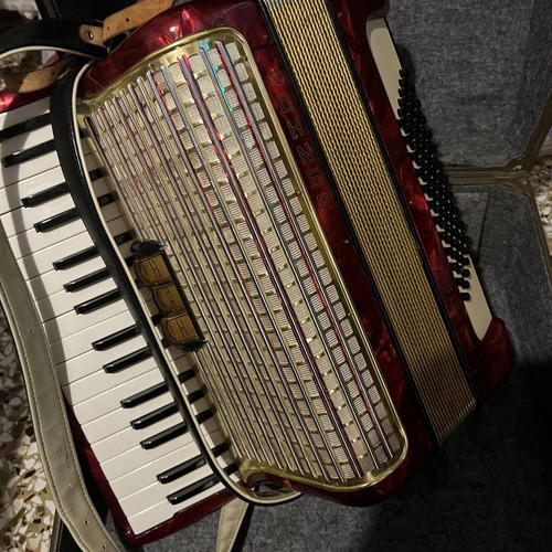 Hohner Concerto II Accordion red like new, vintage