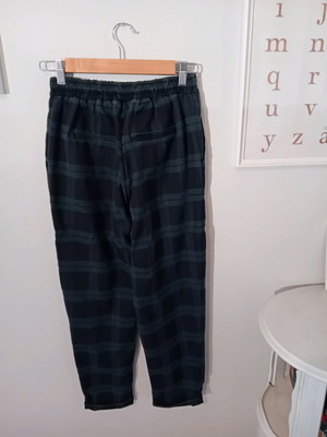 Pull & Bear Capri Pants Size S Like New