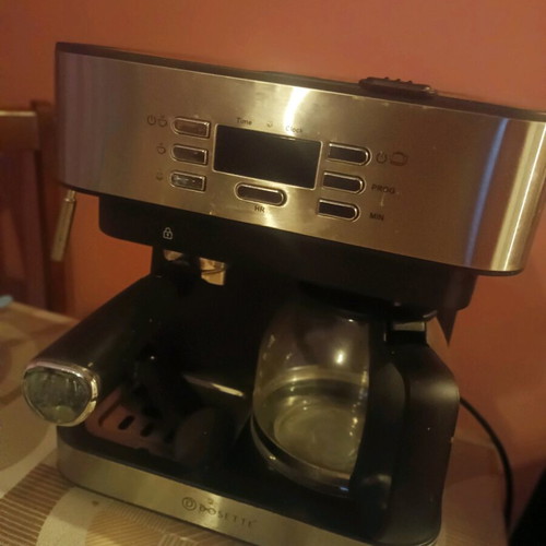 Dosette coffee maker 1850watt 15bar like new