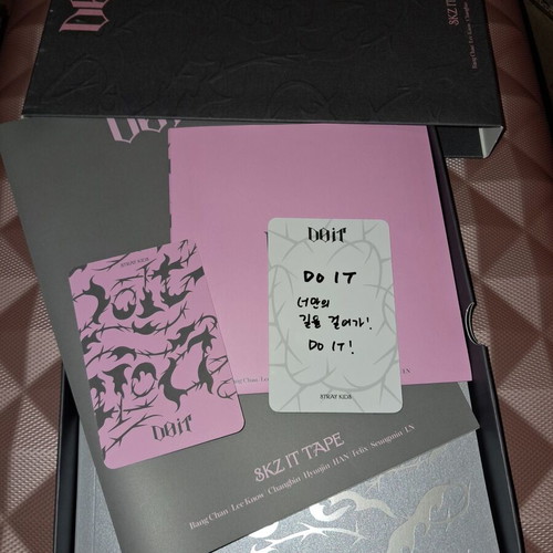 Stray Kids SKZ IT TAPE ‘DO IT’ DO Ver. Limited Edition Collectible Album like new, K Pop with Photocards