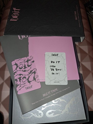 Stray Kids SKZ IT TAPE ‘DO IT’ DO Ver. Limited Edition Collectible Album σαν καινούργιο, K Pop με Photocards