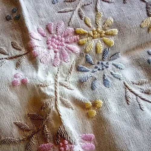 Vintage tablecloth set 85x85 cm with 4 embroidered napkins