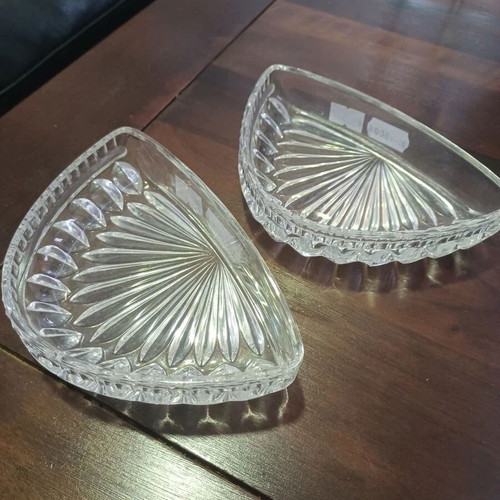 Set of 2 containers for dry nuts like new