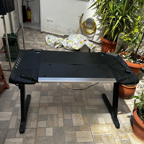 Gaming desk RGB used with cup holder and headphone stand