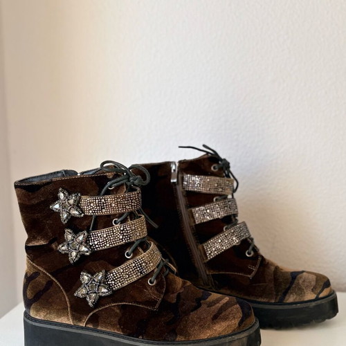 Alma en Pena modern ankle boots like new, brown and green