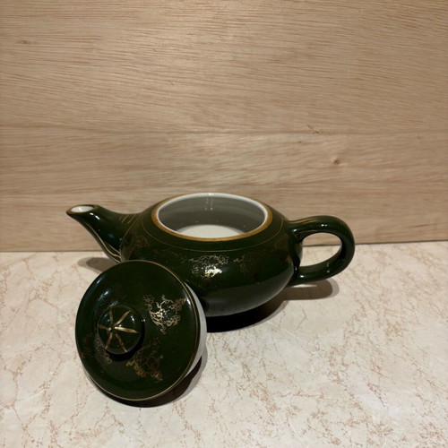 Vintage teapot used in very good condition