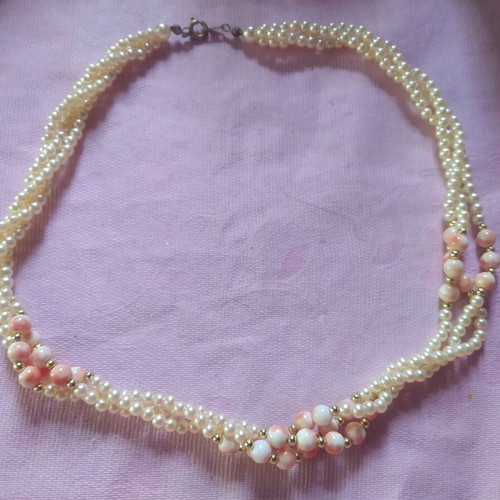 Necklace with faux pearls new