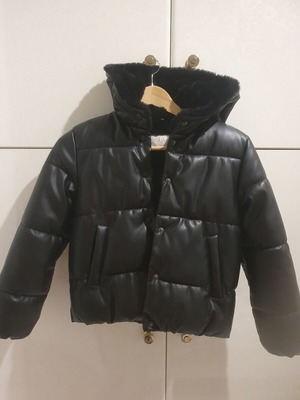 Zara jacket with fur hood used, for 9 years old