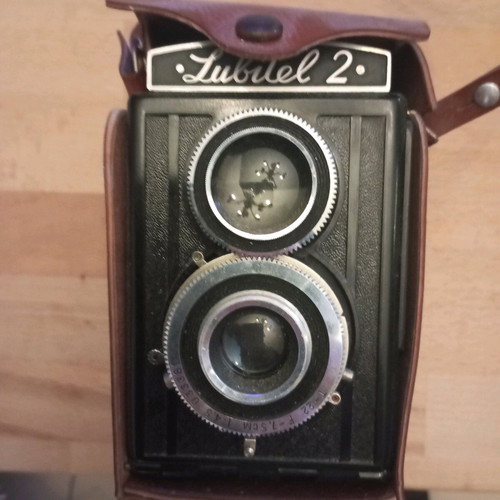Φωτογραφική μηχανή Lubitel 2 μεταχειρισμένη με δερμάτινη θήκη