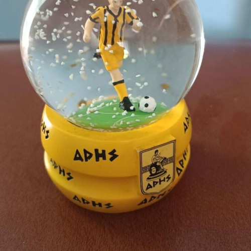 Snow globe Aris used, authentic football theme