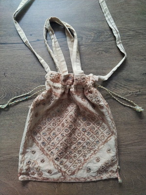 Boho/ethnic τσάντα-πουγκί μεταχειρισμένη, υφασμάτινη, κεντημένη, μπεζ