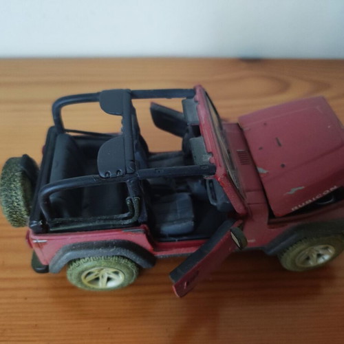 Jeep Wrangler Rubicon 2003 vintage collectible scale 1:27 model car like new