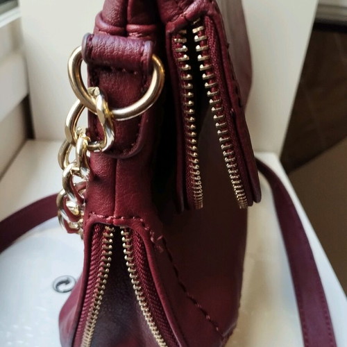 Bordeaux crossbody bag Carpisa like new with zipper and keychain