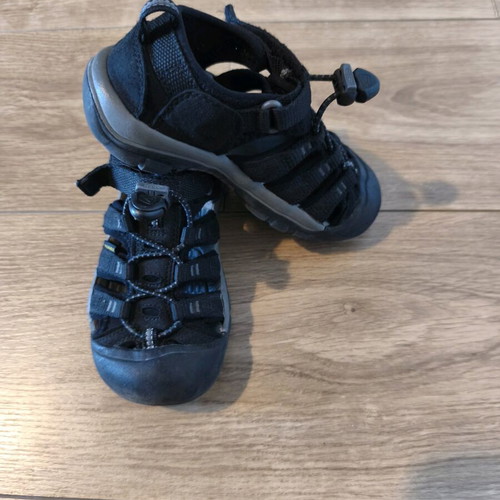 Keen Newport H2 size 30 used black sandals for kids