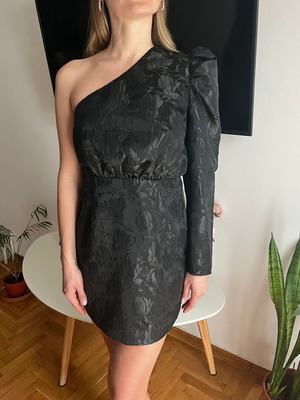 Only black one shoulder dress like new, size M