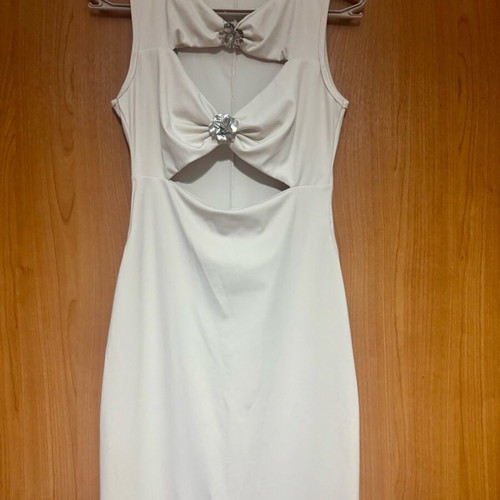 Cut out dress like new, one size, beige