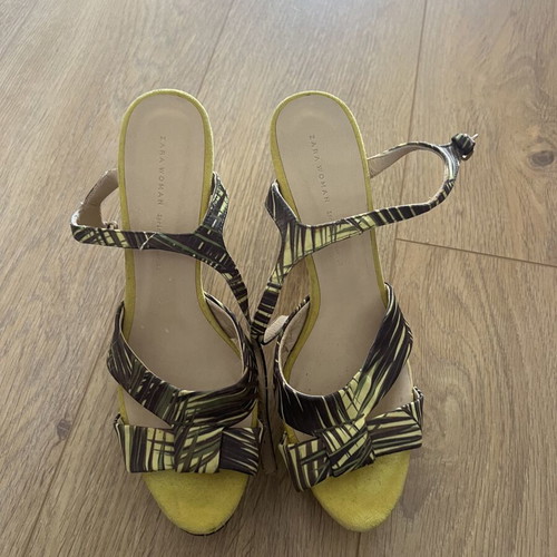 Zara high heel shoes size 40 like new, green and yellow