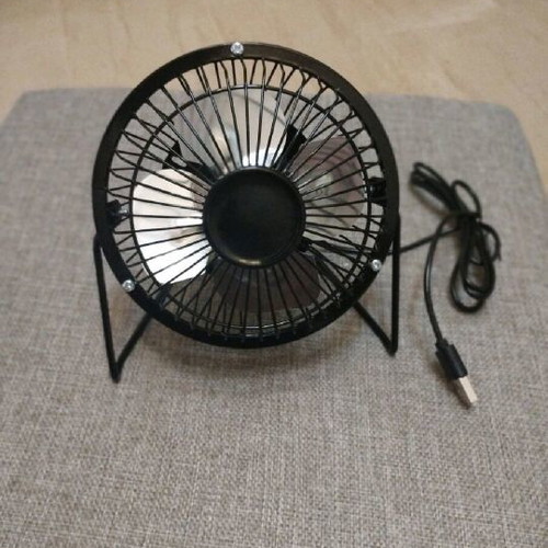 Metal black fan with USB like new