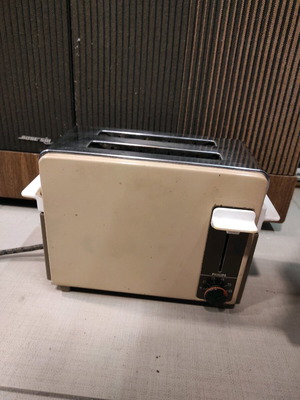 Phillips toaster used with two slots